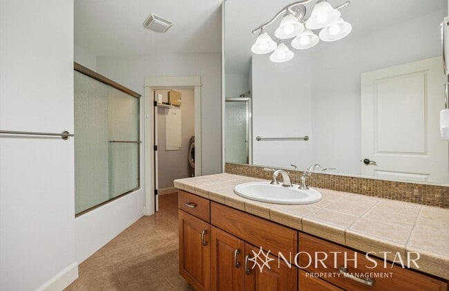 Building Photo - Stunning Bull Mountain Estate