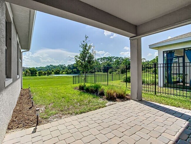Building Photo - Gorgeous 3/2 Modern Home with a 2 Car Gara...