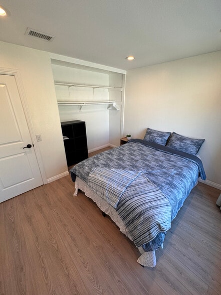 Building Photo - 11686 Mindanao St