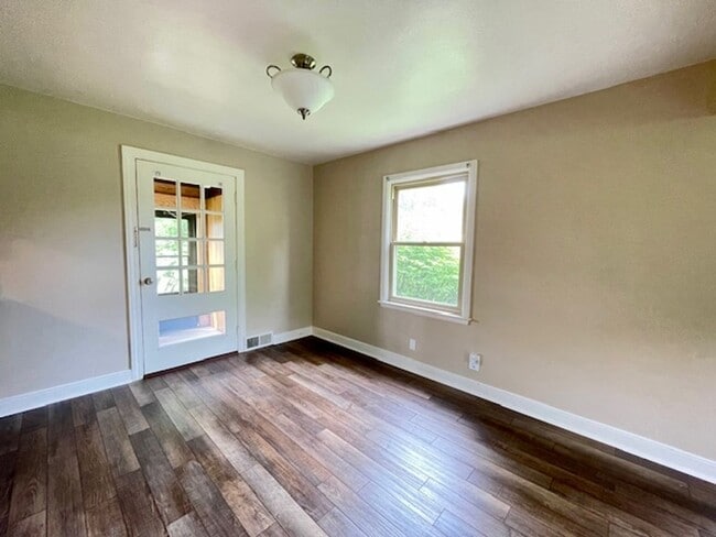Building Photo - WOODLAND - Exceptional 2 Bedroom Available!