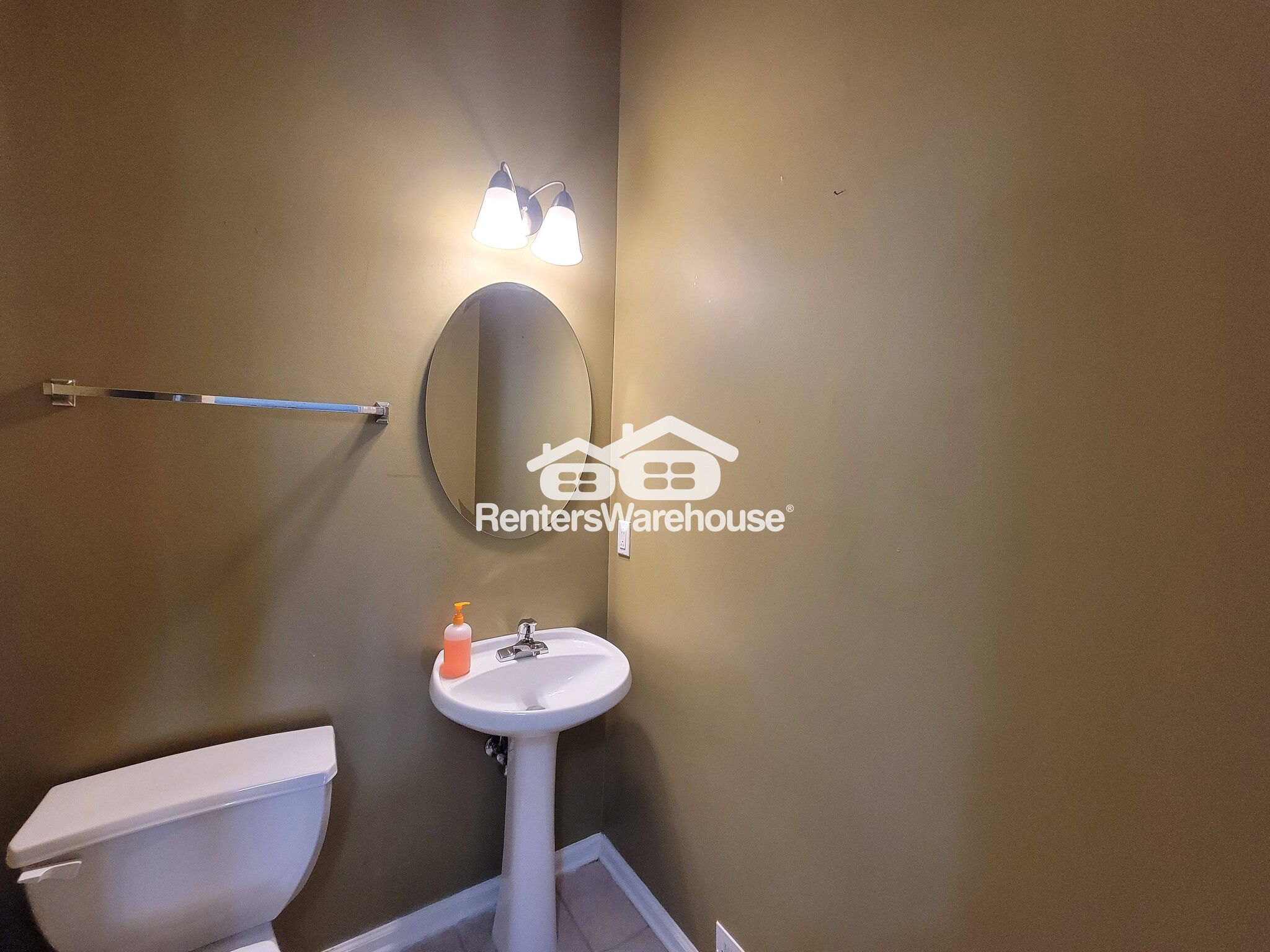 Building Photo - 52 Glenn St SE