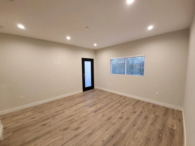 Building Photo - 10934 Nettleton St