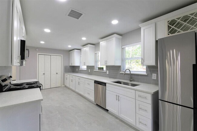 Building Photo - 3605 Barberry Dr