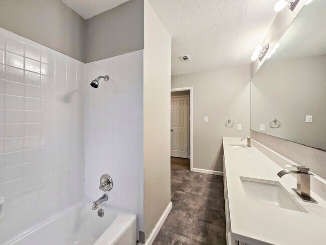 Building Photo - 1612 Cindy Ct