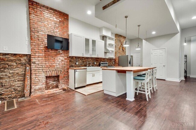 Building Photo - 320 Seitz St