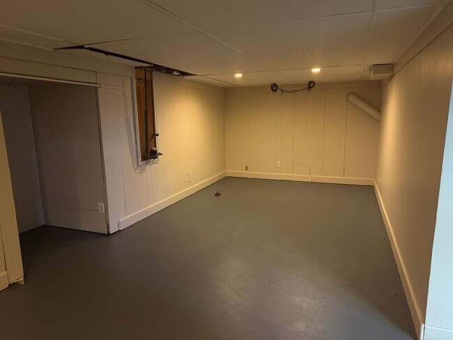 Building Photo - 2478 Swansea Rd