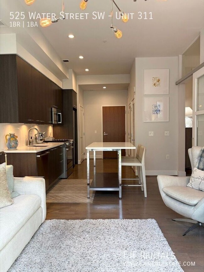 Building Photo - 525 Water St SW