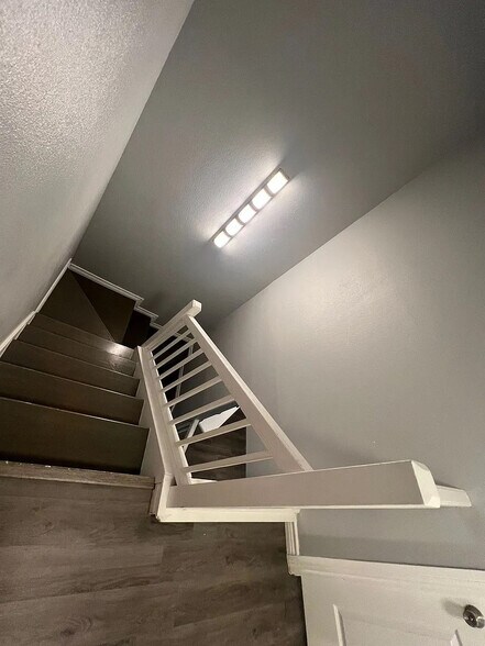 Building Photo - Room in Townhome on Magnolia Blossom St