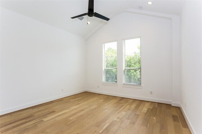 Building Photo - 3036 Truxillo St