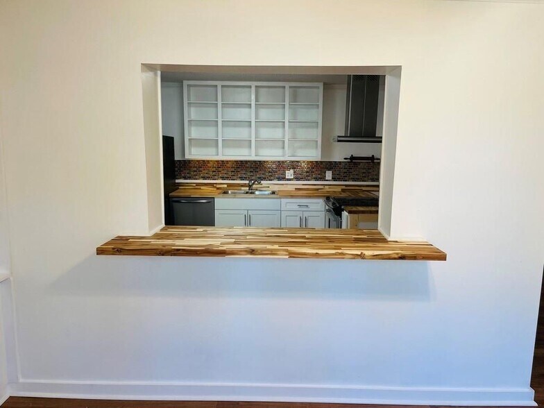 Building Photo - 1033 GA-155 N