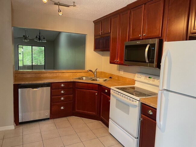 Primary Photo - 7620 Baymeadows Cir W