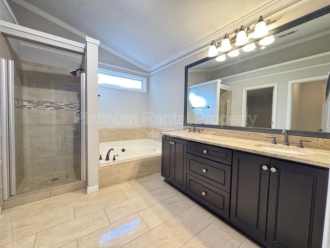 Building Photo - 11080 Crabapple Lake Dr