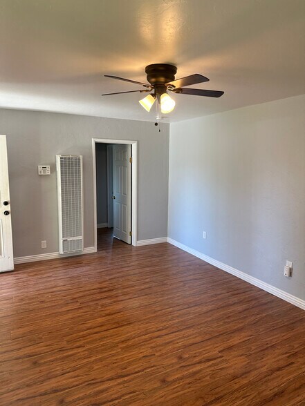 Building Photo - 646 W Peralta Way