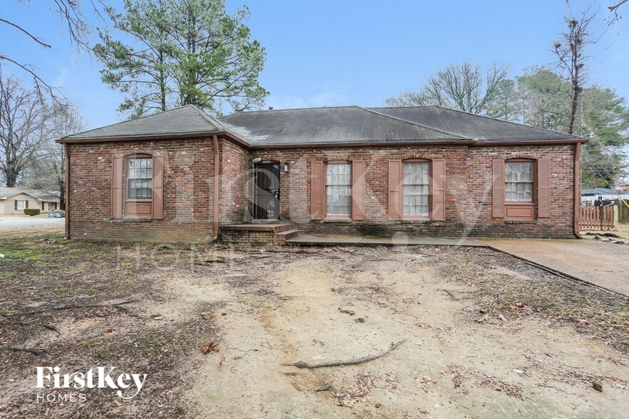 Building Photo - 3900 Hermitage Dr