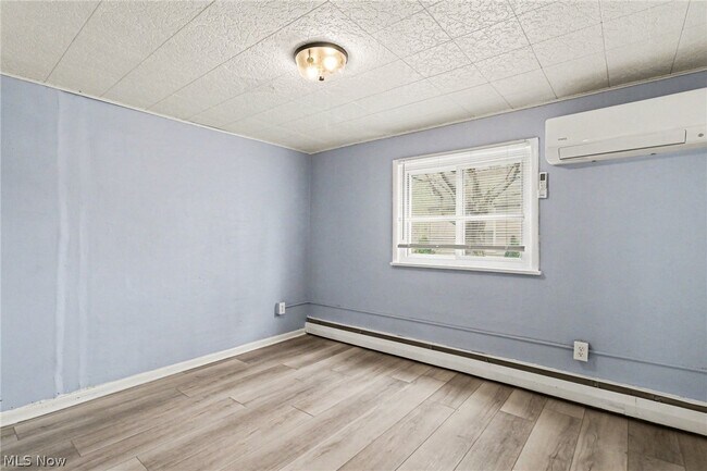 Building Photo - 5425 Ohio St