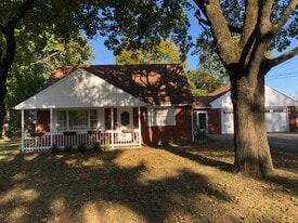 Building Photo - 439 S Chillicothe St
