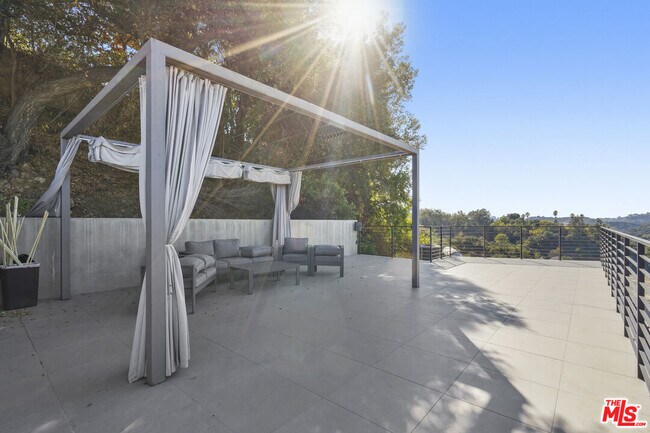 Building Photo - 9716 Oak Pass Rd