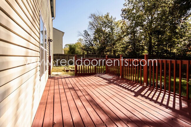 Building Photo - Franklin Township, 3 Bed, 2.5 Bath, Two St...