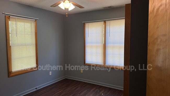 Building Photo - 818 Cedar Springs Rd