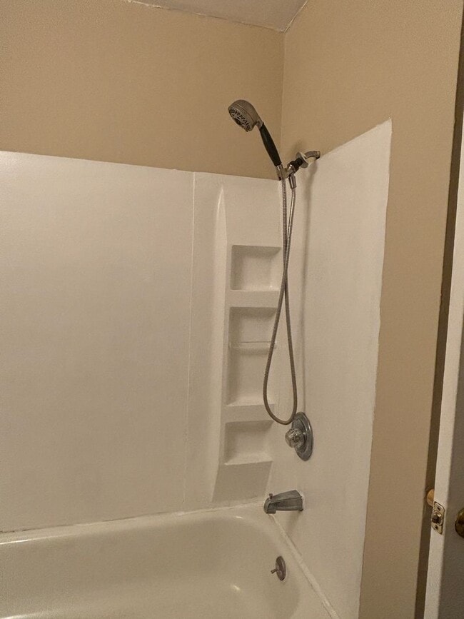 Building Photo - %50 OFF FIRST MONTH'S RENT! Spacious 3 bedroom home with large backyard deck!