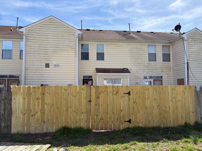 Building Photo - 4011 Ketch Dr