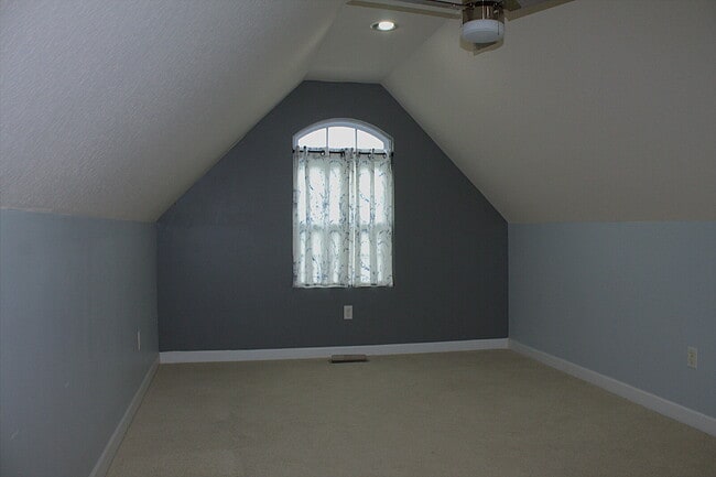 Building Photo - "Luxurious 3-Bed Condo in Hendersonville: Spacious 2023 Sq Ft within a 55+ community.”