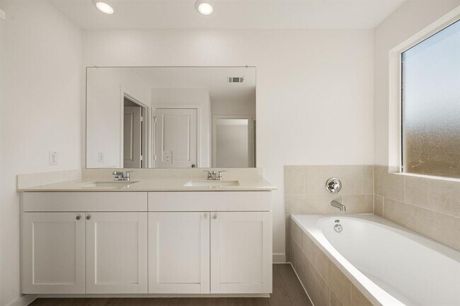 Building Photo - 1407 Hermosa Gdns