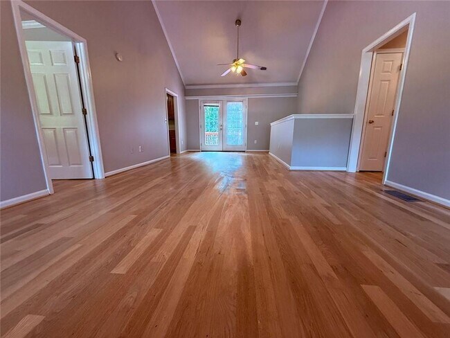 Building Photo - 6330 Oak View Dr