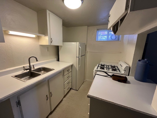 Building Photo - Charming 2 Bed, 1 Bath Lower Level Unit wi...