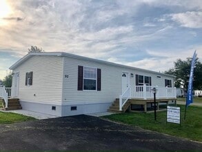Building Photo - 92 Fox Cir