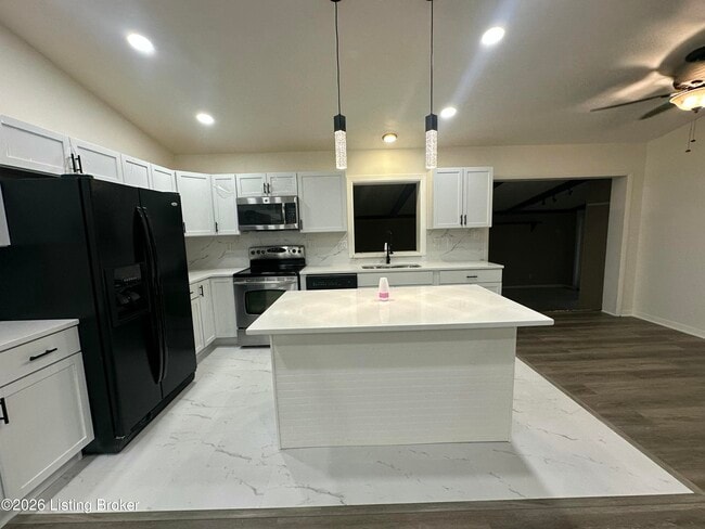 Building Photo - 4806 Mid Dr