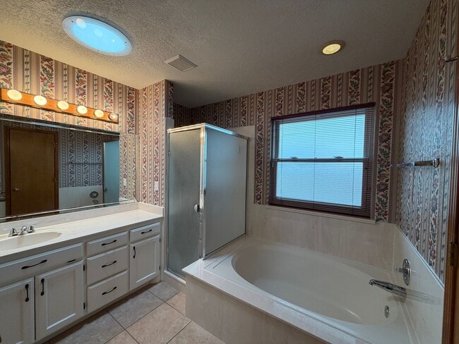 Building Photo - 3 Bedroom Single Story Home Available Near Juan Tabo Blvd SE & Southern Blvd SE!