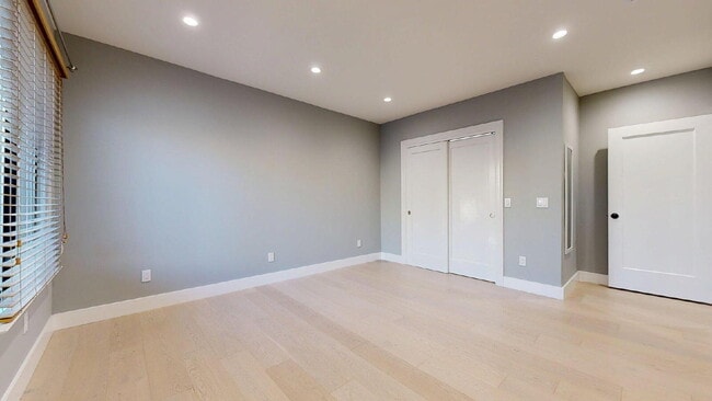 Building Photo - Remodeled 2 Bedroom | 1.5 Bathroom | Spaci...