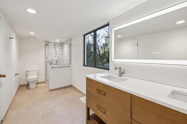 Building Photo - Charming 4BR Home Available in Private Portola Valley Cul de Sac