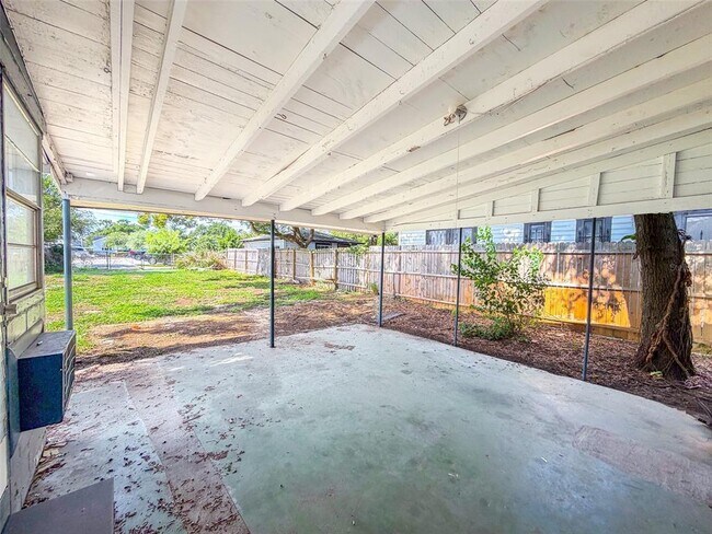 Building Photo - 106 Ave D SW