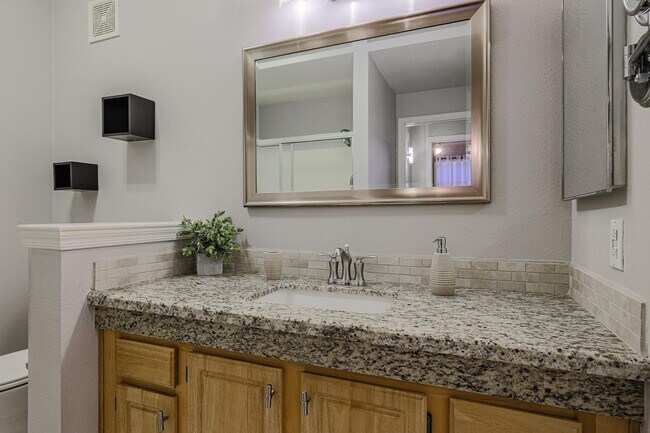 Building Photo - 14950 W Mountain View Blvd