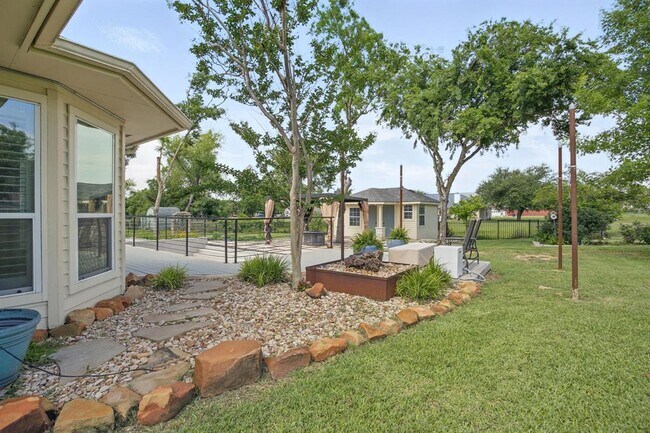 Building Photo - 20904 Apache Plum Ln