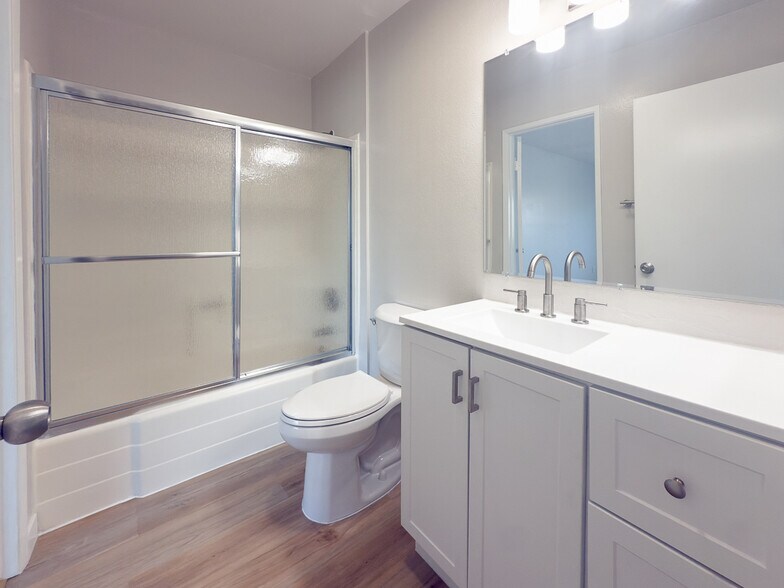 Building Photo - 4243 Tiberon Dr