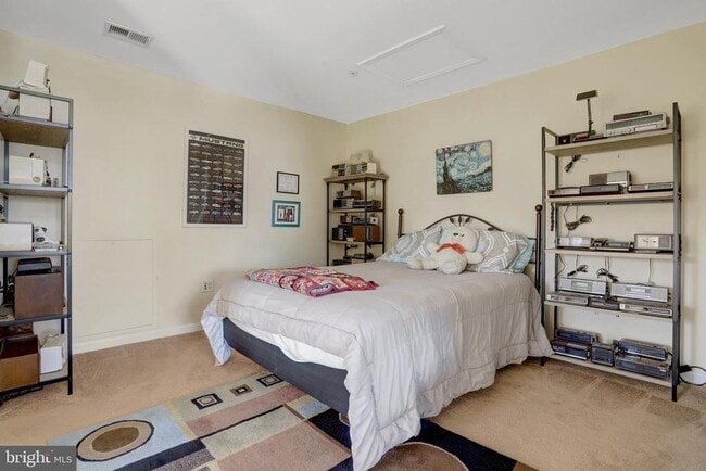 Building Photo - 5257 Bessley Pl