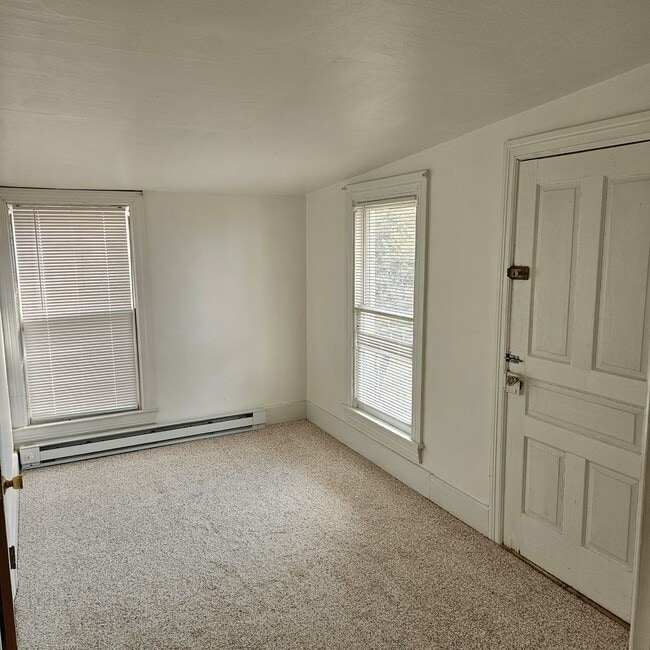 Building Photo - Bright 3 Bedroom, 1 Bath Home in Dallastown Schools!