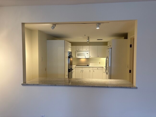 Building Photo - 83 Cambridge Pkwy