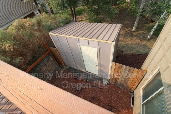 Building Photo - 3041 NE Canoe Ct