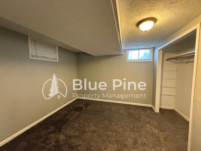 Building Photo - 410 Lincoln Dr