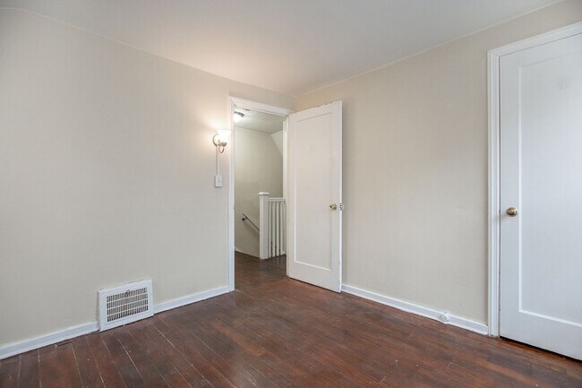 Building Photo - 2 BED 1 BATH BEAUTIFUL SINGLE FAMILY HOME