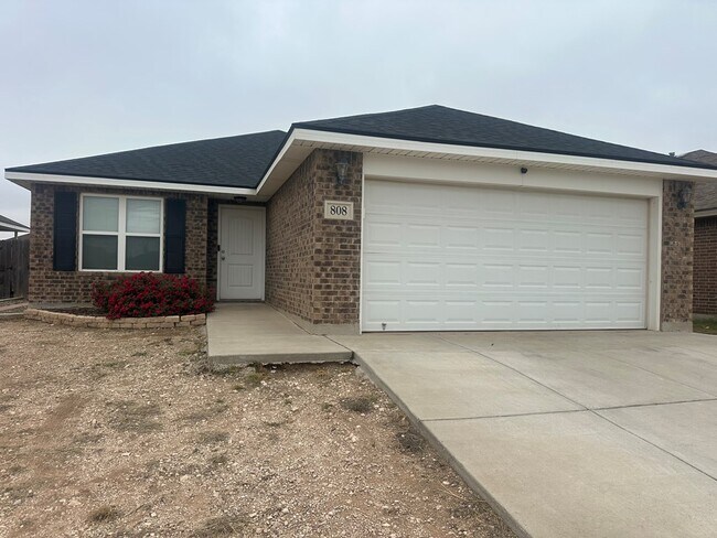 Building Photo - 808 E 96th St