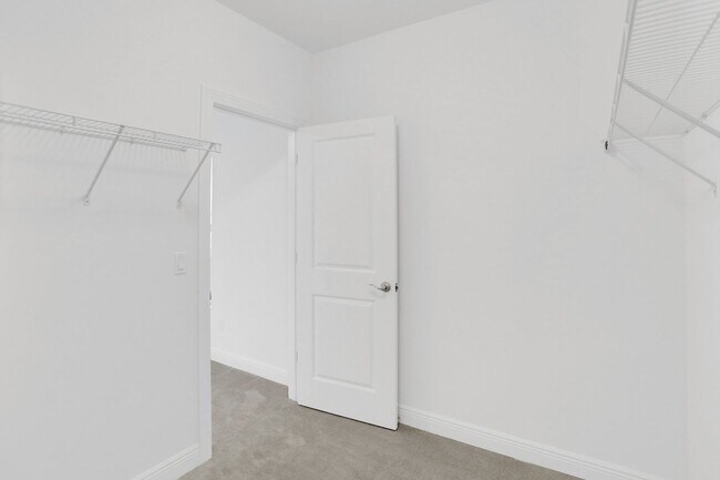 Building Photo - 585 Sanderling Cir