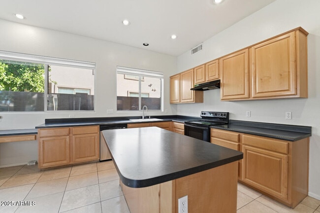 Building Photo - 7180 W Trails Dr