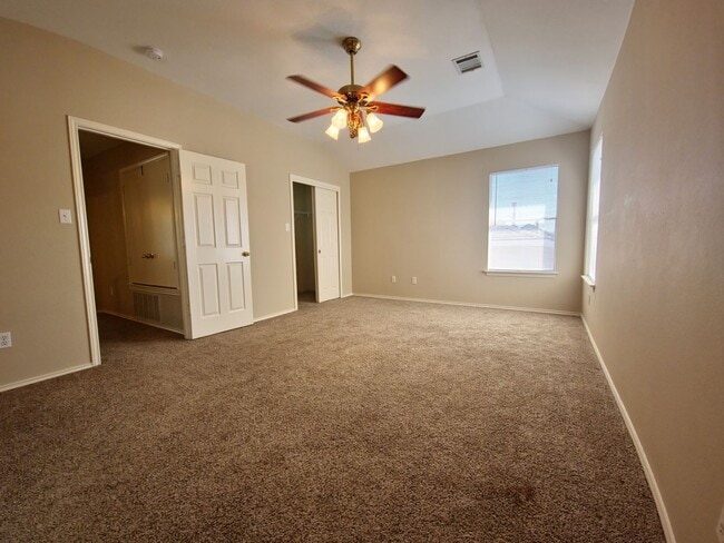 Building Photo - Enchanting 4 Bedroom home located in Plum Creek!