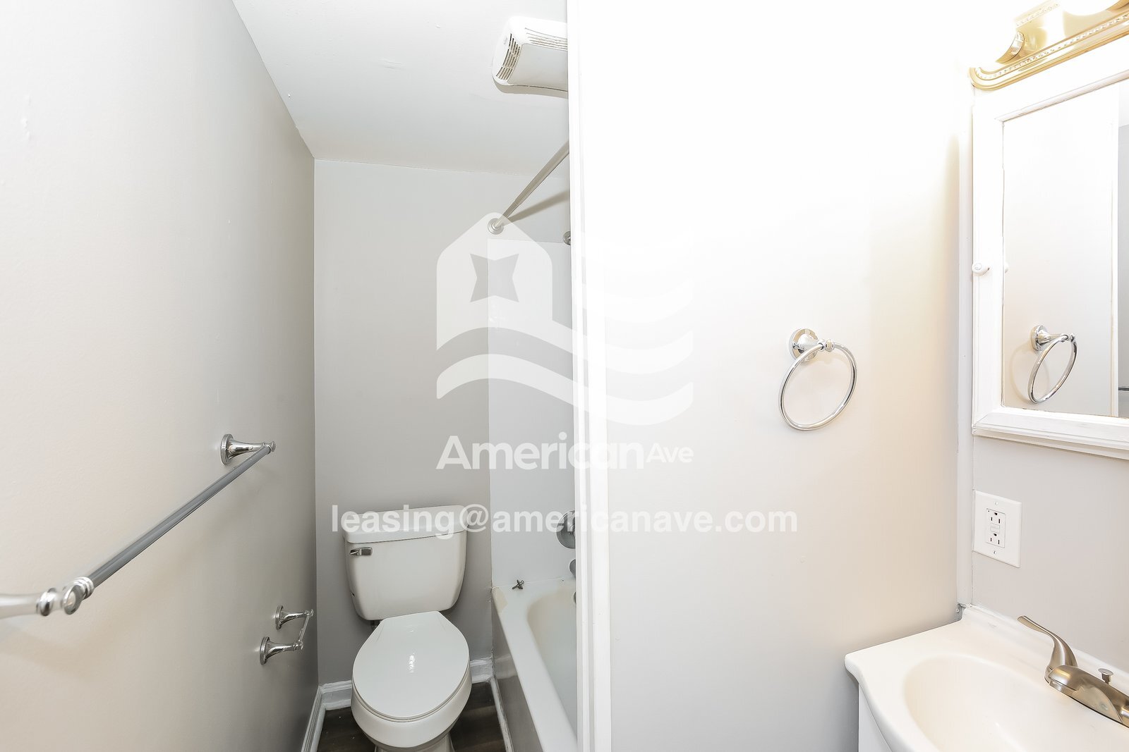 Building Photo - 122 W 12th St