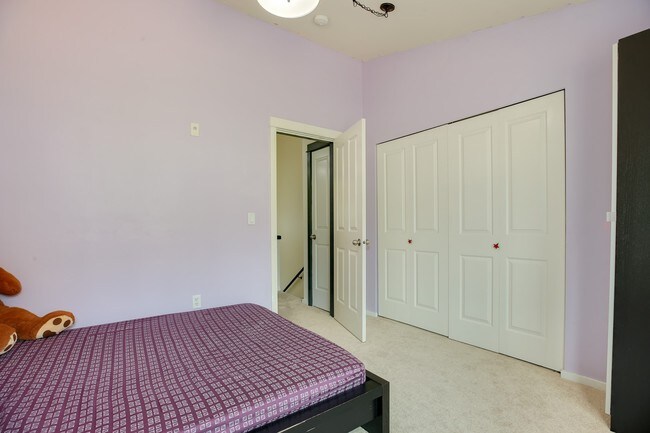 Guest bedroom 2 - 18270 NE 97th Way
